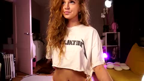 Snapshot of purple_baby chatting on June 3, 8:25 pm Sasha wait you here 6 of November. will celebrate my B- day online show from June 3, 8:25 pm
