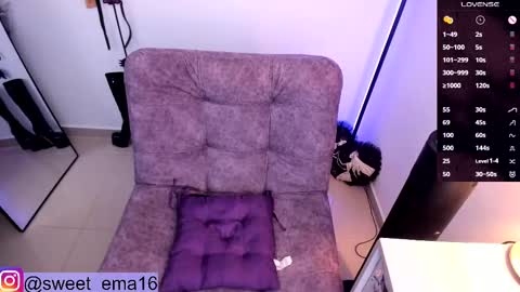 Snapshot of purple_ema chatting on September 16, 6:20 pm purple_ema online show from September 16, 6:20 pm