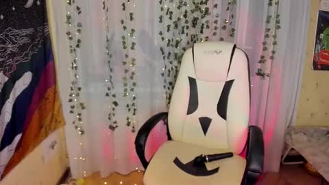 Snapshot of purple_mist chatting on September 18, 4:42 pm Sofia online show from September 18, 4:42 pm