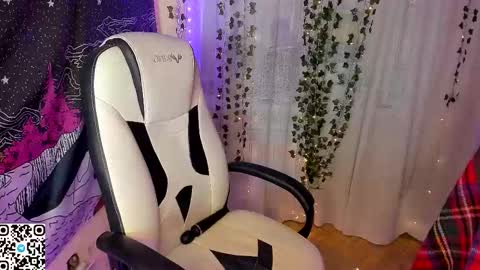 Snapshot of purple_mist chatting on October 3, 2:58 pm Sofia online show from October 3, 2:58 pm