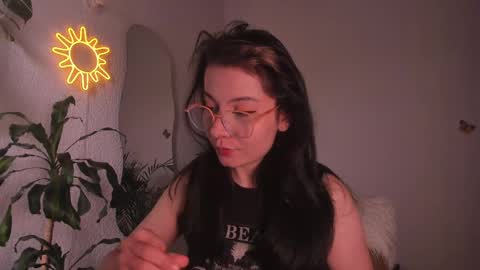 Snapshot of purple_opal chatting on April 9, 6:13 pm Vero online from Tuesday to Sunday online show from April 9, 6:13 pm