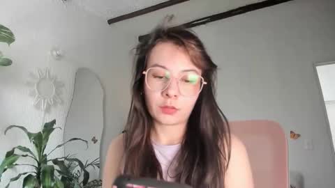 Snapshot of purple_opal chatting on April 17, 5:16 pm Vero online from Tuesday to Sunday online show from April 17, 5:16 pm
