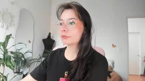 Snapshot of purple_opal chatting on April 23, 5:15 pm Vero online from Tuesday to Sunday online show from April 23, 5:15 pm