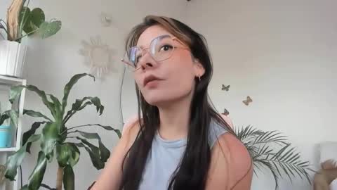 Snapshot of purple_opal chatting on May 22, 6:13 pm Vero online from Tuesday to Sunday online show from May 22, 6:13 pm