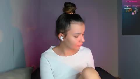 Snapshot of purple_peach chatting on October 12, 12:20 am Carolyn online show from October 12, 12:20 am