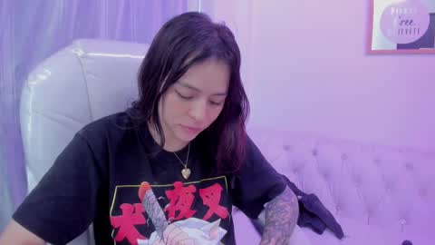 Snapshot of purple_slut_ chatting on February 16, 12:08 am Anna online show from February 16, 12:08 am