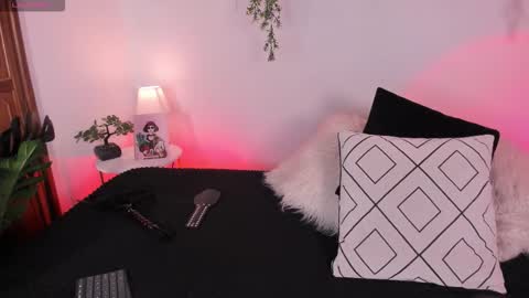 Chloe online show from November 13, 1:10 pm