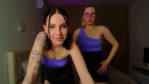 Lina and Julia online show from November 11, 4:40 pm