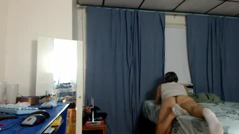 Snapshot of putiputi4u chatting on June 25, 5:23 am putiputi4u online show from June 25, 5:23 am