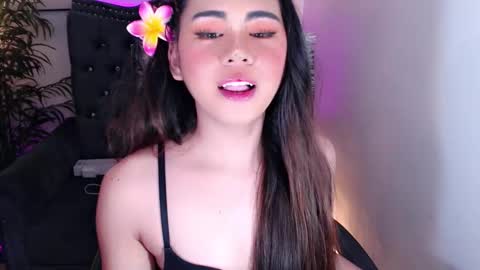 qt_luna18 online show from December 6, 5:11 pm