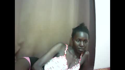 Snapshot of queen_0012 chatting on April 12, 8:52 am asher online show from April 12, 8:52 am