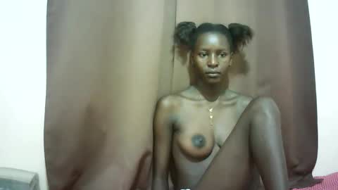 Snapshot of queen_0012 chatting on April 14, 11:11 pm asher online show from April 14, 11:11 pm