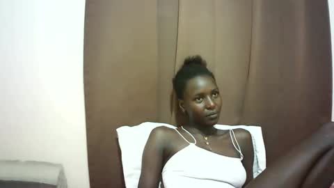 Snapshot of queen_0012 chatting on April 18, 8:53 pm asher online show from April 18, 8:53 pm