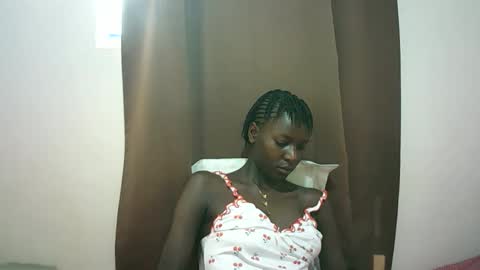 Snapshot of queen_0012 chatting on April 20, 8:28 am asher online show from April 20, 8:28 am