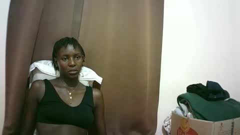 Snapshot of queen_0012 chatting on April 25, 1:52 pm asher online show from April 25, 1:52 pm