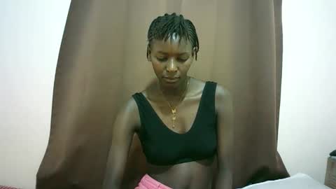 Snapshot of queen_0012 chatting on April 26, 8:12 am asher online show from April 26, 8:12 am