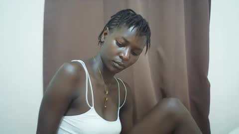 Snapshot of queen_0012 chatting on April 28, 7:24 am asher online show from April 28, 7:24 am