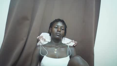 Snapshot of queen_0012 chatting on April 30, 7:47 am asher online show from April 30, 7:47 am