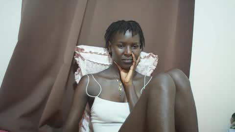 Snapshot of queen_0012 chatting on April 30, 8:57 pm asher online show from April 30, 8:57 pm