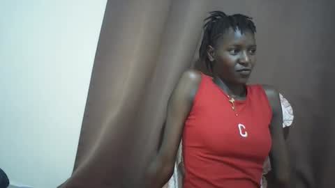 Snapshot of queen_0012 chatting on May 2, 9:36 am asher online show from May 2, 9:36 am
