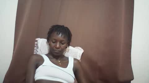 Snapshot of queen_0012 chatting on May 5, 9:23 pm asher online show from May 5, 9:23 pm