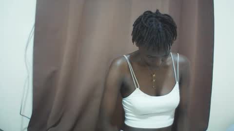 Snapshot of queen_0012 chatting on May 11, 8:20 am asher online show from May 11, 8:20 am