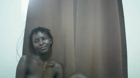 Snapshot of queen_0012 chatting on May 12, 1:08 pm asher online show from May 12, 1:08 pm