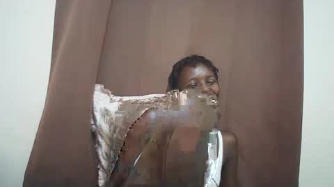 Snapshot of queen_0012 chatting on May 13, 1:30 pm asher online show from May 13, 1:30 pm