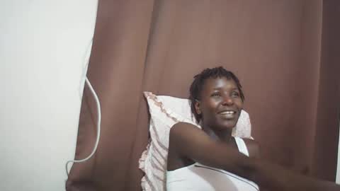 Snapshot of queen_0012 chatting on May 14, 1:40 pm asher online show from May 14, 1:40 pm