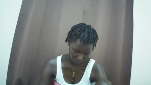 Snapshot of queen_0012 chatting on May 16, 10:36 am asher online show from May 16, 10:36 am