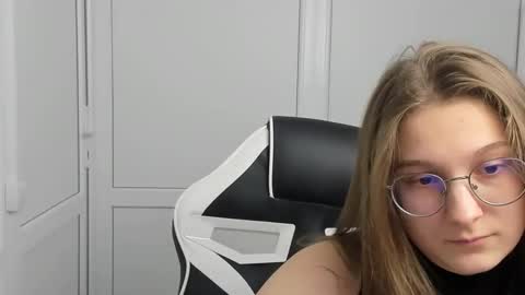 Amelie online show from March 24, 8:08 am