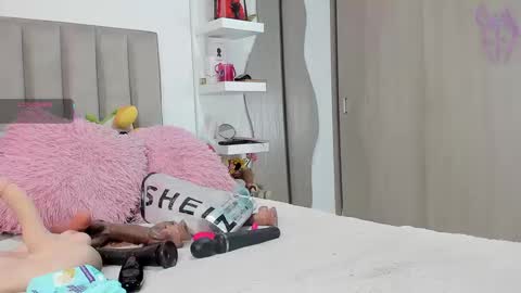 Snapshot of queen_antonella_oficial chatting on September 13, 2:39 pm QUEEN ANTONELLA online show from September 13, 2:39 pm