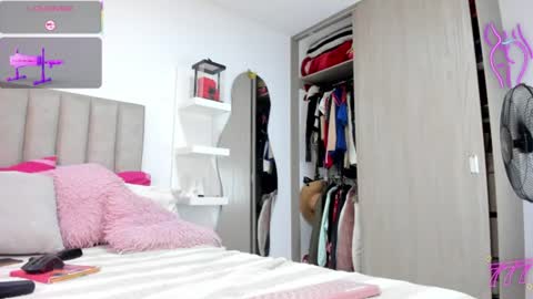 Snapshot of queen_antonella_oficial chatting on July 7, 7:07 pm QUEEN ANTONELLA online show from July 7, 7:07 pm
