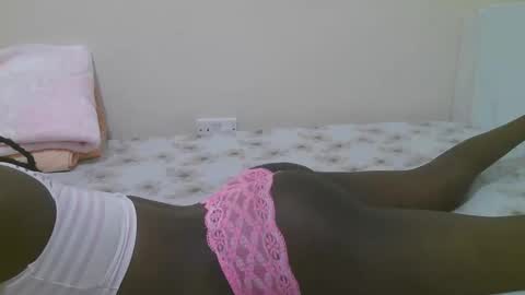 Snapshot of queen_cakee chatting on March 5, 6:48 pm queen_cakee online show from March 5, 6:48 pm