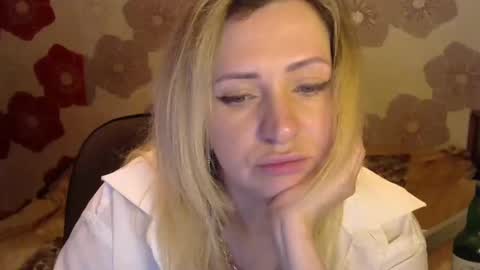 Queen Daenerys online show from December 2, 1:14 am