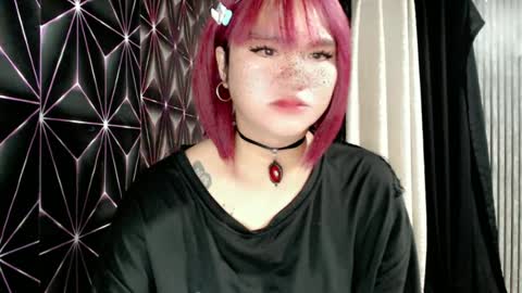 Snapshot of queen_elicktra chatting on June 17, 11:45 am JOY online show from June 17, 11:45 am