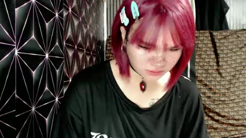 Snapshot of queen_elicktra chatting on June 18, 10:52 am JOY online show from June 18, 10:52 am