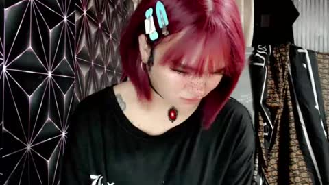Snapshot of queen_elicktra chatting on July 22, 12:46 am JOY online show from July 22, 12:46 am