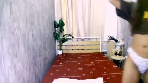 Snapshot of queen_gia chatting on April 20, 12:24 am queen_gia online show from April 20, 12:24 am