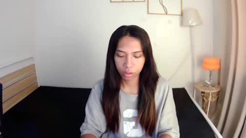 Snapshot of queen_gia chatting on May 2, 5:01 am queen_gia online show from May 2, 5:01 am