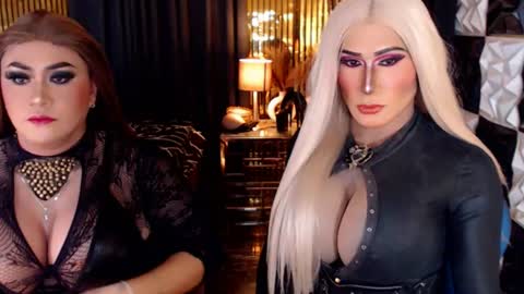 Snapshot of queen_horsecock chatting on June 16, 9:01 am queen_horsecock online show from June 16, 9:01 am