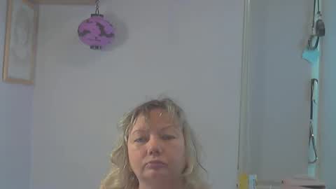 Snapshot of queen_jane8 chatting on November 7, 2:17 pm queen_jane8 online show from November 7, 2:17 pm