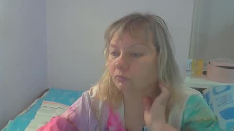 Snapshot of queen_jane8 chatting on November 19, 8:42 pm queen_jane8 online show from November 19, 8:42 pm