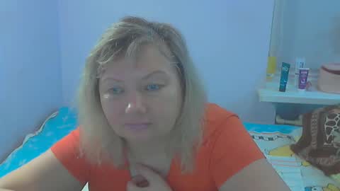 Snapshot of queen_jane8 chatting on December 5, 1:42 pm queen_jane8 online show from December 5, 1:42 pm