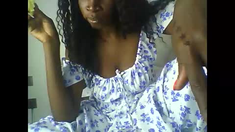 Snapshot of queen_kai chatting on April 11, 9:13 am queen_kai online show from April 11, 9:13 am