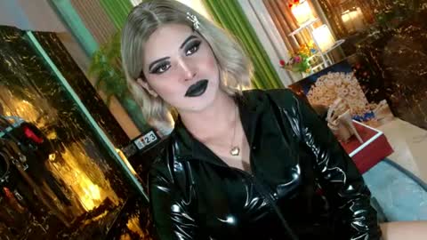 Snapshot of queen_kendalx19 chatting on July 23, 1:58 am Kendal online here from 6am-3pm philippine time online show from July 23, 1:58 am