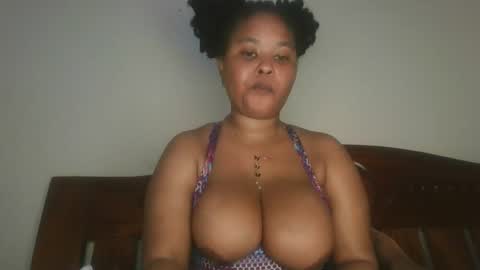Snapshot of queen_kikih chatting on May 1, 9:41 pm Queen kikih online show from May 1, 9:41 pm