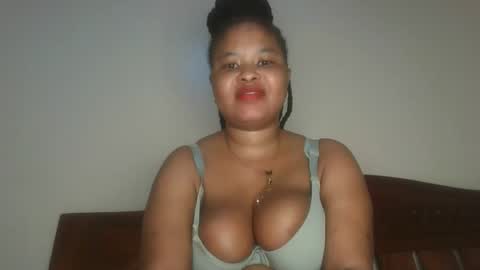 Snapshot of queen_kikih chatting on May 17, 9:49 am Queen kikih online show from May 17, 9:49 am