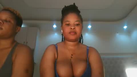 Snapshot of queen_kikih chatting on May 29, 11:14 pm Queen kikih online show from May 29, 11:14 pm