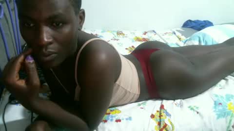 Snapshot of queen_mah chatting on January 28, 3:36 am Queen online show from January 28, 3:36 am